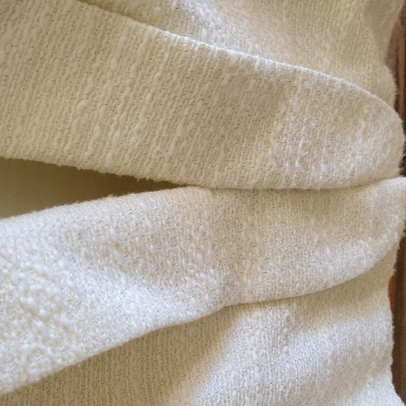 JLO Tweed jacket.  Cream with gold thread. Lapel with 2 hook/eye closure XL - Picture 3 of 7